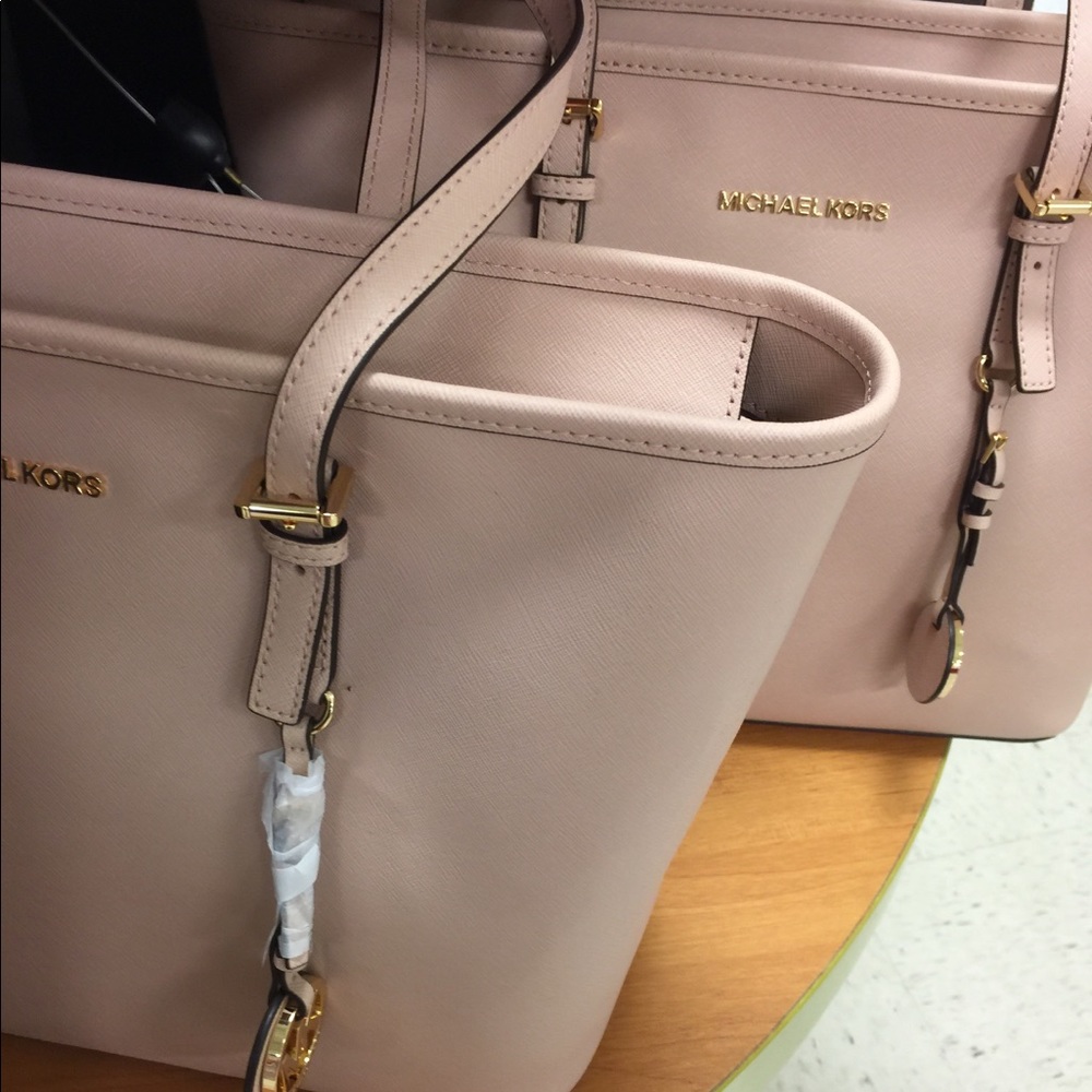 🛍SOLD 🔥NWT MICHAEL KORS TOTE 🛍